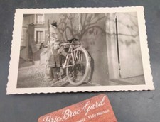 VINTAGE OLD PHOTO SNAPSHOT CHILD BICYCLE HIKER 1950 OLD BIKE PEUGEOT