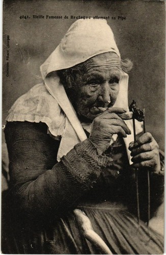 Cpa vieille fumeuse - cpa,