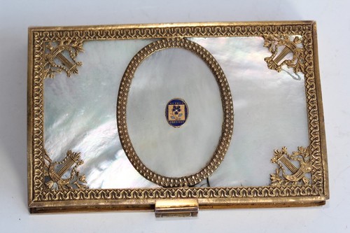 Boite minaudière pomponne
