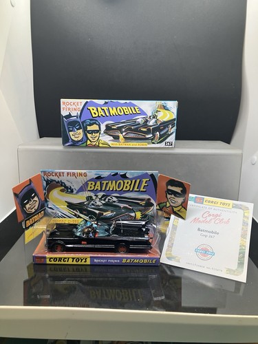 Corgi model club batmobile - model,