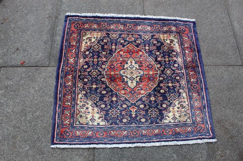 Tapis oriental laine fait - en,