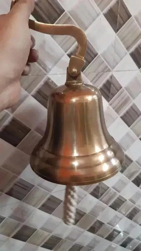 Grande cloche porte - de,