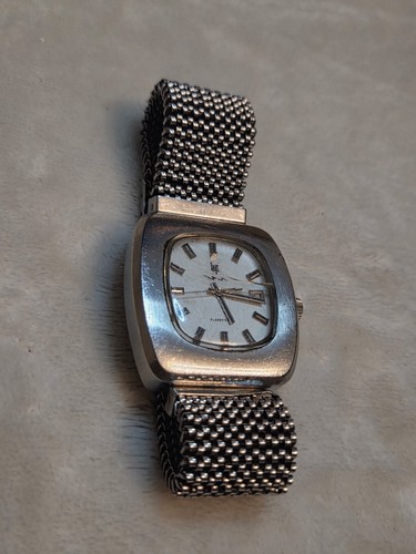 Montre bracelet quartz coussin