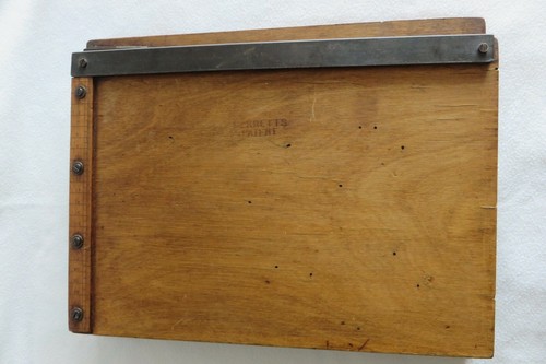 Ancien massicot en bois - ,