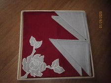 BURGANDY TABLECLOTH 4 NAPKINS  ROSE  APPLIQUE NIB