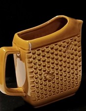 Pot à eau ABEILLE & RUCHE faïence" St Clément France". curiosité! A saisir....