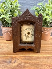 Ancien réveil mécanique dans