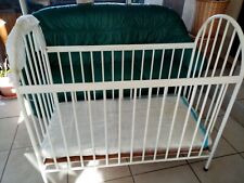 LIT BEBE A BARREAUX  FER BLANC 2 POSITIONS + SOMMIER & MATELAS