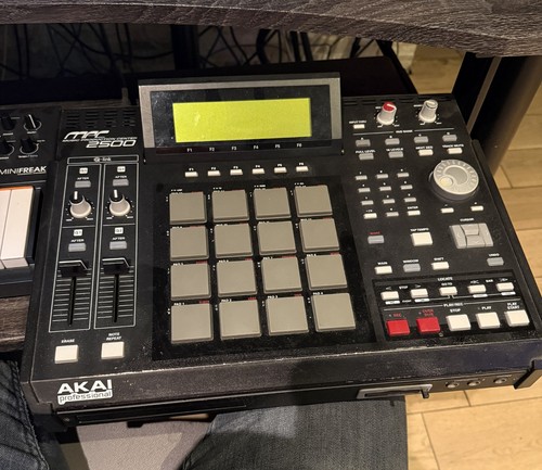 Akai mpc 2500 - mpc,