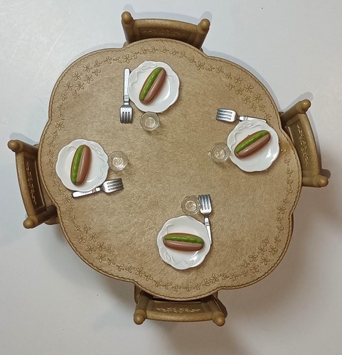 Sylvanian families table - sylvanian,