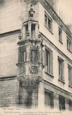 10 TROYES LANTERN