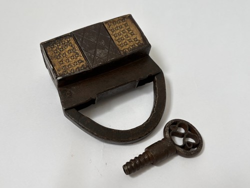 Ancien cadenas indien