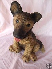 Statue de collection  CASTAGNA -  CHIOT BERGER ALLEMAND ASSIS