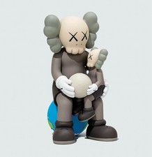 Kaws Holiday Thailand Brown. Sculpture neuve avec boîte d’origine