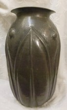 Vase en étain Art Déco