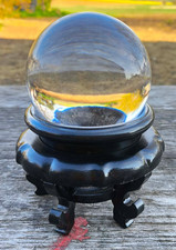 Boule de cristal sur support