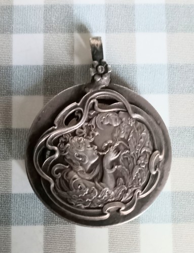 Ancien joli pendentif miroir