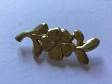 Broche dorée fleur pensée