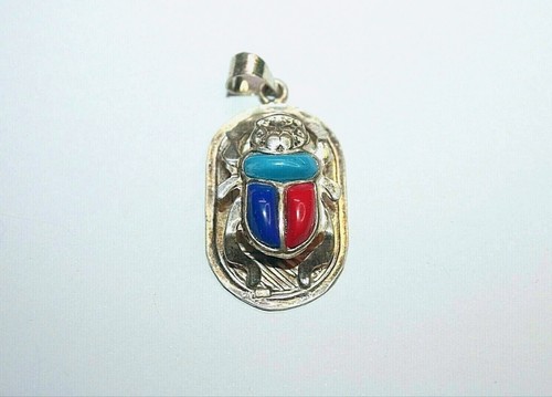 Amulette pendentif scarabée