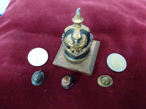 Casques miniatures 2 - 4, miniatures: