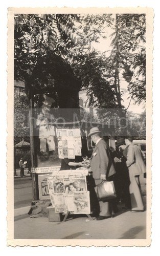Paris kiosque à - kiosque, journaux
