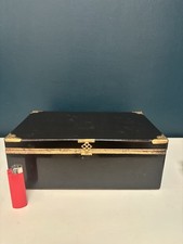 Grande boîte en bois noir