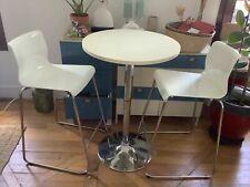 Mange Debout : table haute réglables et 2 chaises hautes IKEA 