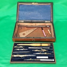 BOÎTE DE COMPAS ANCIEN EN