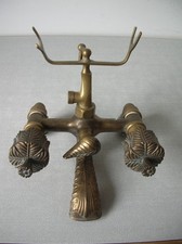 Ancien robinet de baignoire en