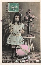 CP EASTER PRETTY LITTLE GIRL BIRDS IN HANDS EGG RIBBON VASE PINK - 65024