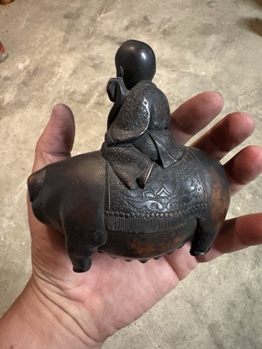 Enfant sur cochon - , chine