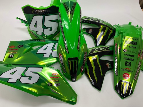 Graphics and plastic - graphics,