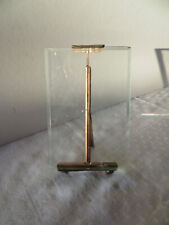 ancien cadre photo à posé verre biseauté et montant en laiton 14.2 cm de H