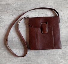 Sac à main vintage épaule vintage ou bandoulière en cuir marron  1960 sixties