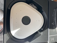 Freebox Devialet sans alimentation, avec télécommande et cable HDMI