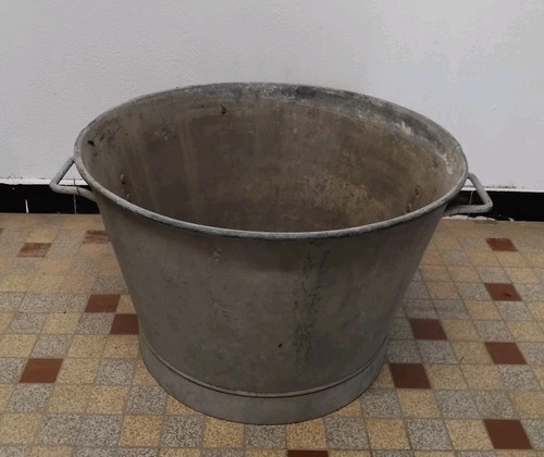 Ancienne grande bassine - ancienne,