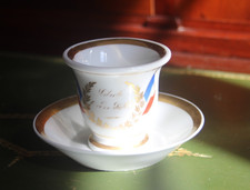 Tasse brulot, début XXe siècle – Drapeau français et maxime « Liberté, ordre pub