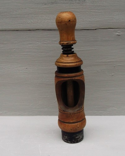 Bouchonneuse ancienne bois - , et