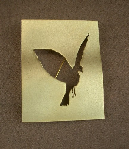 Broche après rené magritte - d'après,