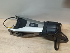 UNE BAVETTE ARRIERE SUPPORT DE