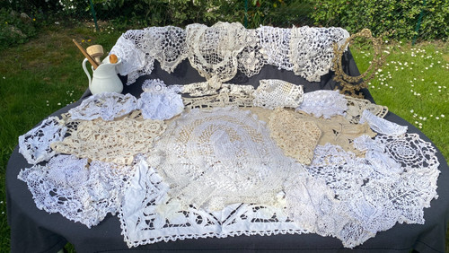 Lot napperons anciens - 19,