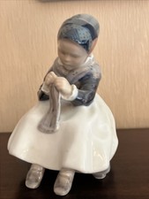 Figurine En Porcelaine Royal