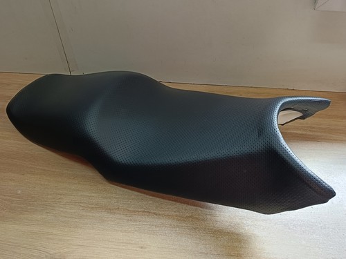 Une selle siège biplace noir - une,