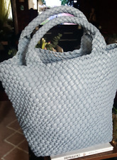 Sac tressé, taille moyenne, couleur bleu ciel avec pochette amovible