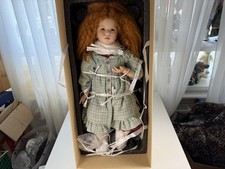 Poupée en porcelaine Annette