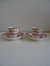 Paire de tasses en porcelaine