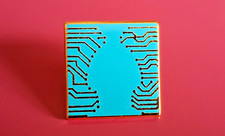 PIN'S ARTHUS BERTRAND - Puce électronique