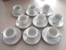9 tasses + sous tasses