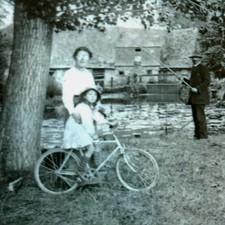 Rare early 20th century photo on glass plate bicycle old child