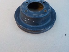 poulie de pompe a eau ancienne